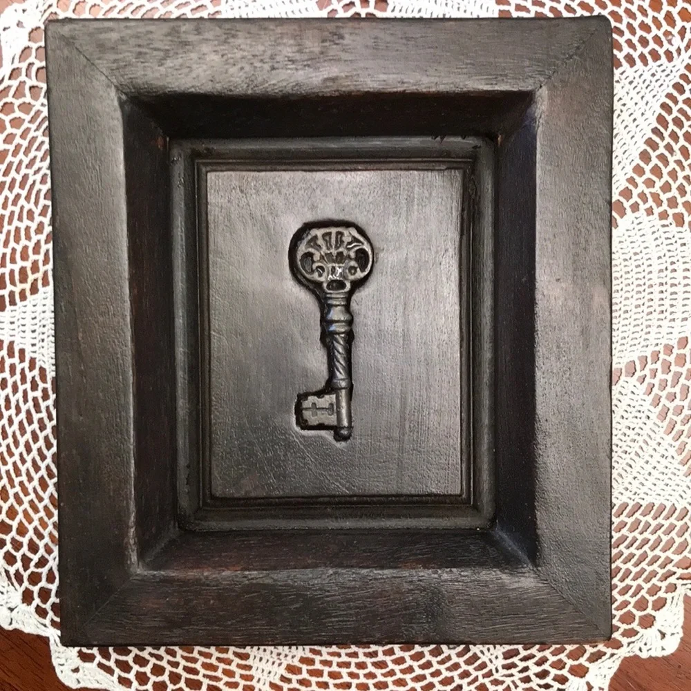 PIER 1 Vintage Wooden Framed Skeleton Key